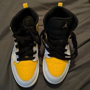 Jordan 1s yellow/white/black size 2